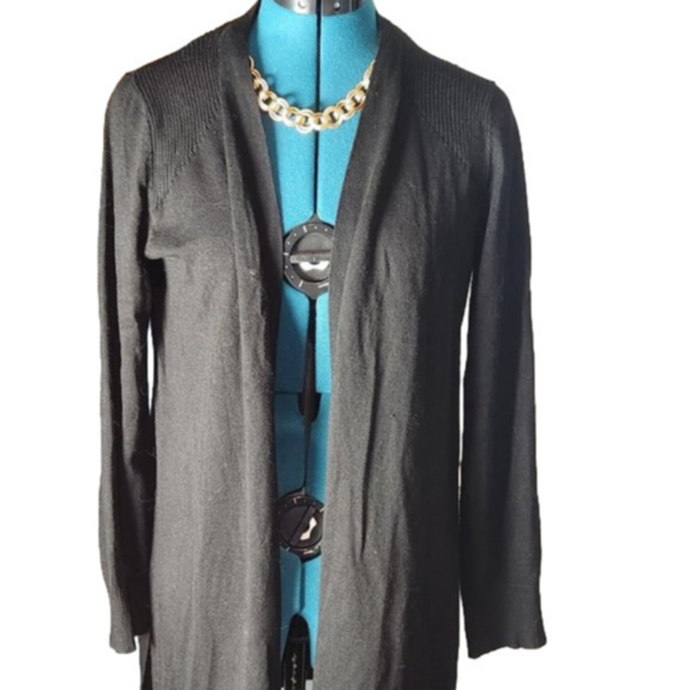 245. Linda Matthews Long Black Open Cardigan M